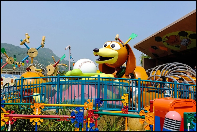 Slinky Dog Zigzag Spin — Disney Adventure World, Disneyland Paris